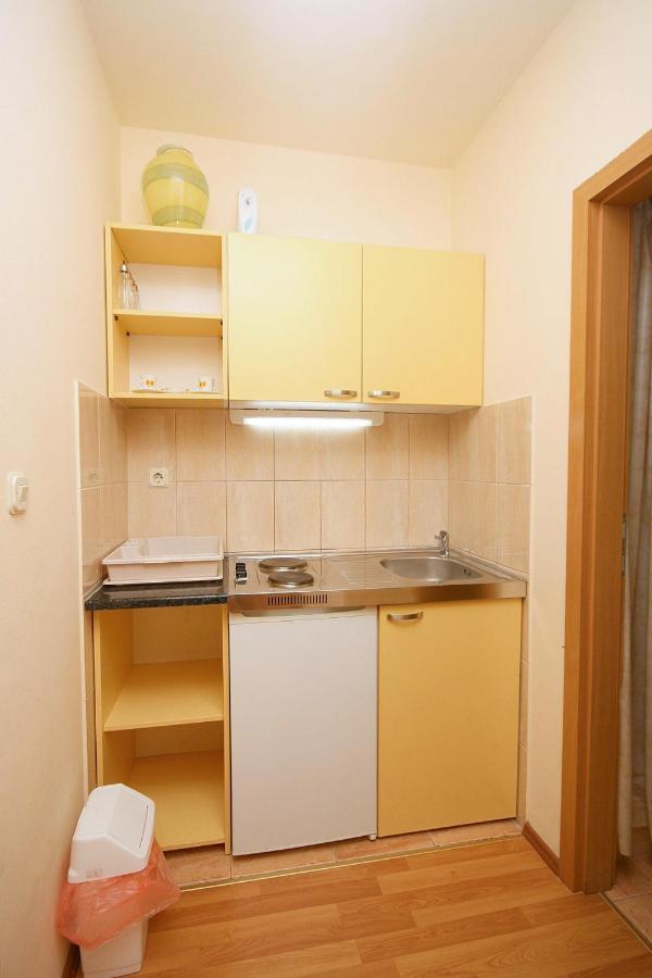 Studio Omis 4654A 外观 照片