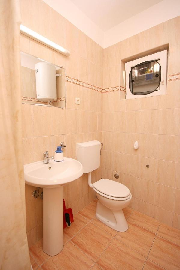 Studio Omis 4654A 外观 照片